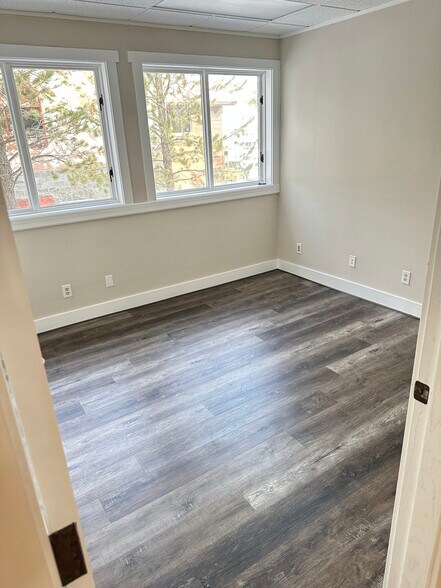 More Photos Of 40200 Truckee Airport Rd, Truckee Office For Lease