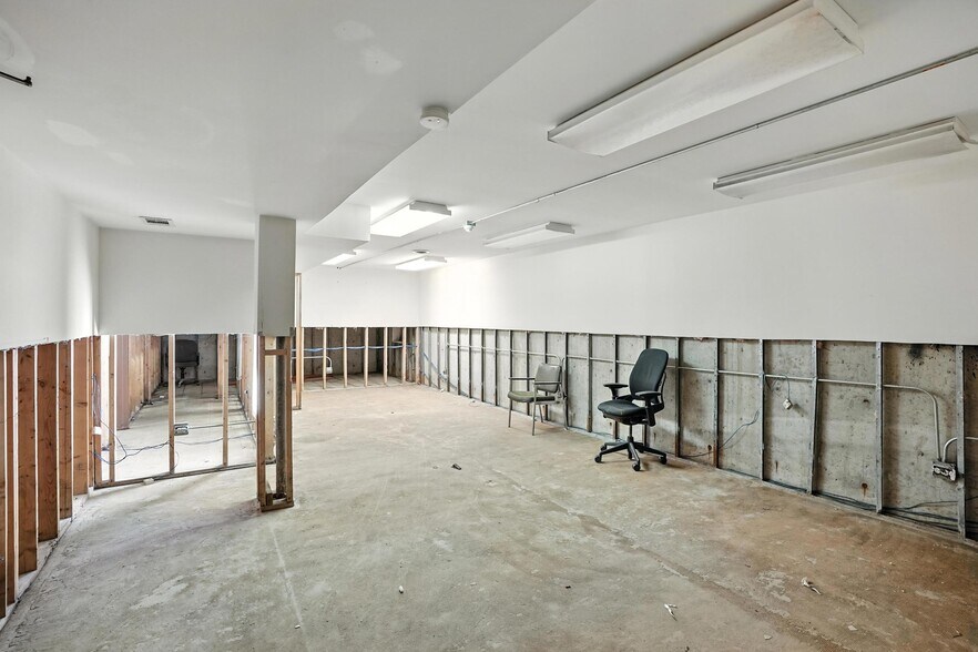 More Photos Of 32-34 W Burlington Ave, Westmont Office For Sale