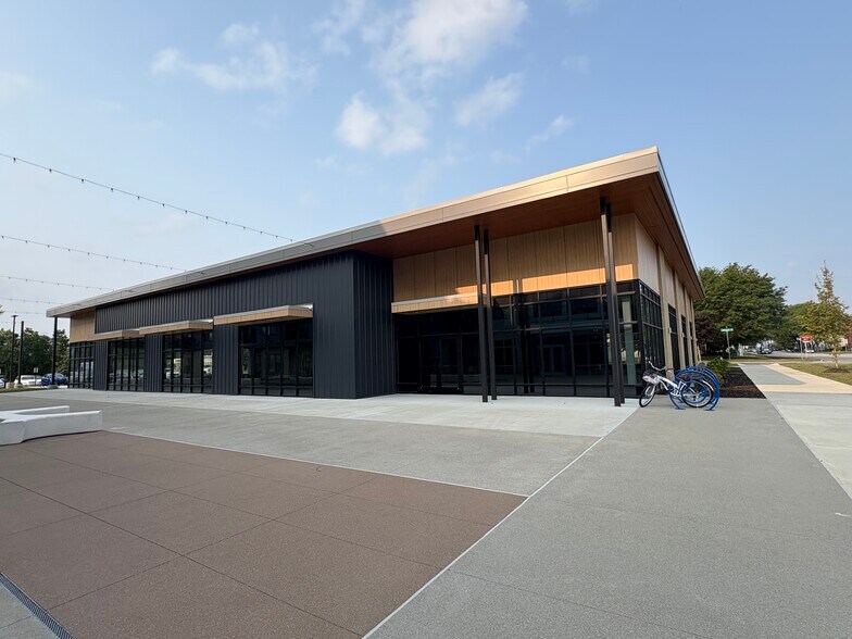 More Photos Of 725 2nd St, Columbus Freestanding For Lease