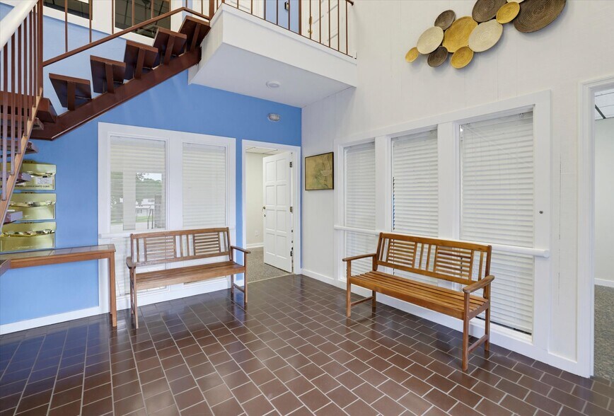 More Photos Of 1801 N Meridian Rd, Tallahassee Office For Lease