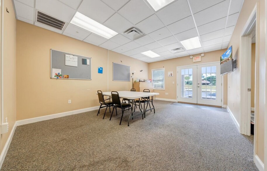 More Photos Of 1101-1109 Electric Rd, Salem Medical For Lease