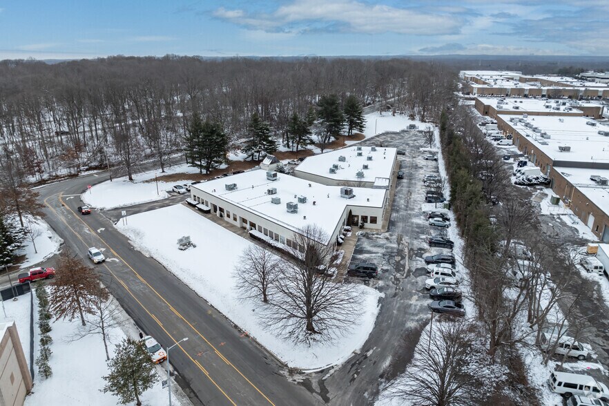 More Photos Of 201 Moreland Rd, Hauppauge Medical For Lease