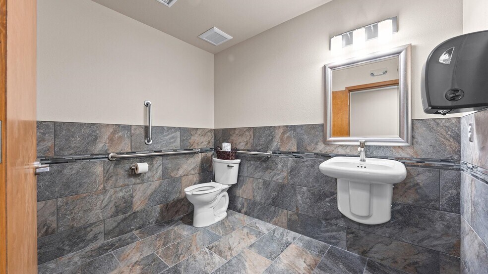 More Photos Of 1331 Hermosa Ave, Grand Junction Healthcare For Lease