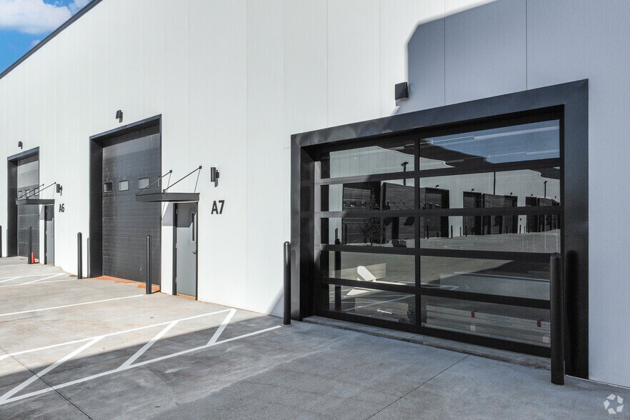 More Photos Of 7700 Broadway Ext, Oklahoma City Light Distribution For Sale