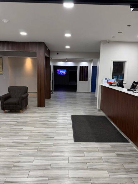 More Photos Of 16900 Halsted St, Harvey Hotel For Sale