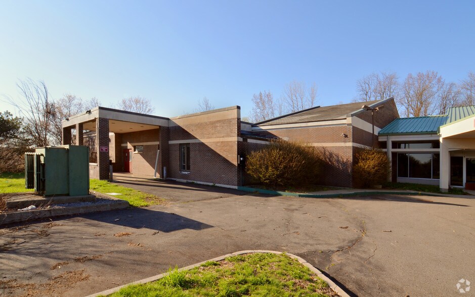 More Photos Of 7 Century Hill Dr, Latham Office For Lease