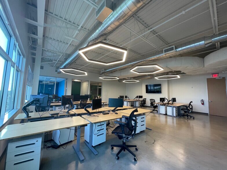 More Photos Of 8611 N Mo Pac Expy, Austin Medical For Lease