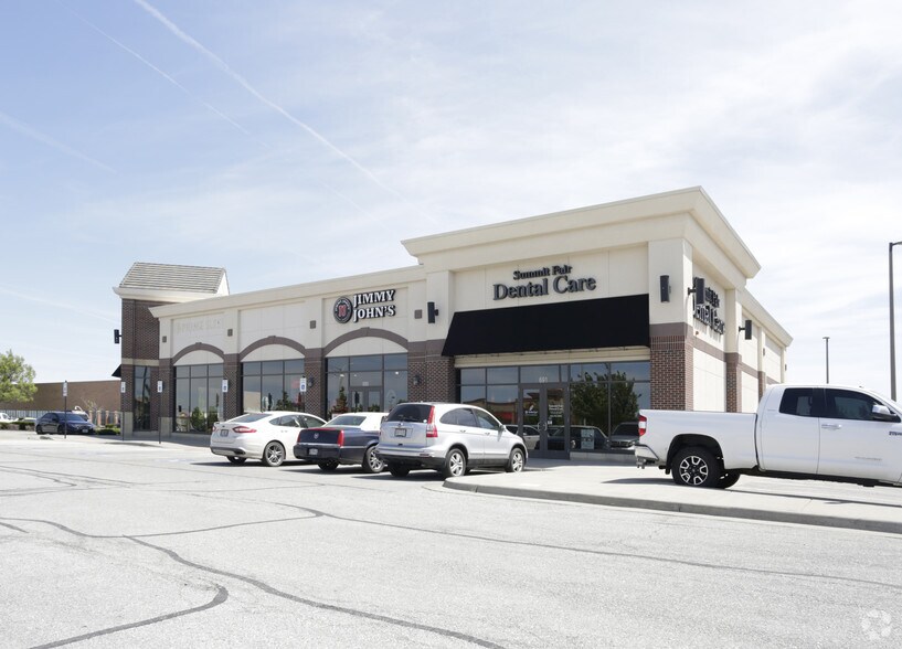 More Photos Of 670-699 NW Blue Pky, Lee's Summit Freestanding For Lease