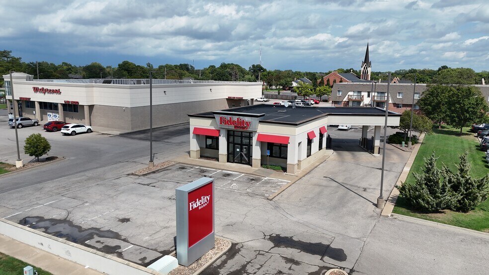 More Photos Of 1306 N Woodlawn St, Wichita Bank For Lease