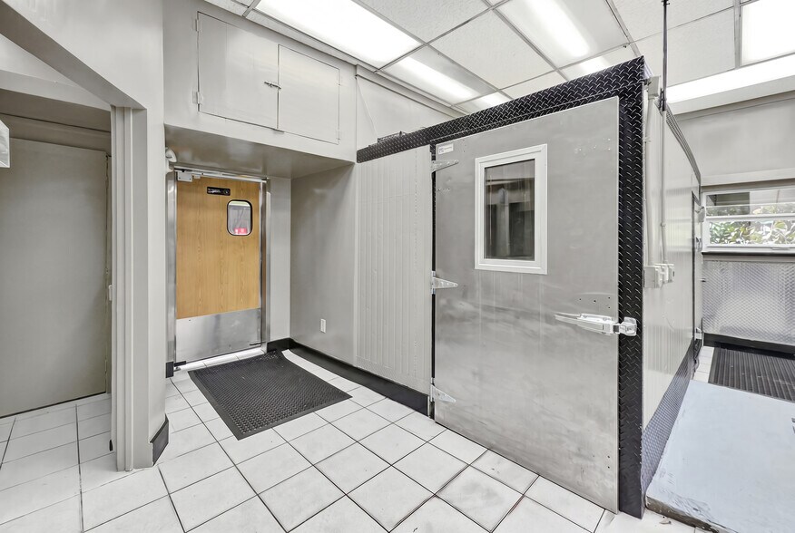 More Photos Of 643 NW 20th St, Miami Freestanding For Sale