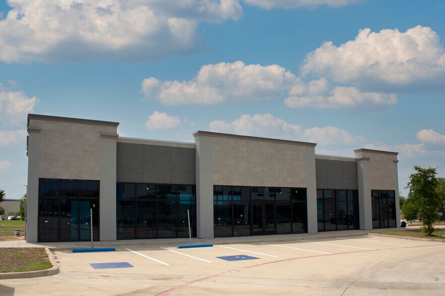 More Photos Of 5035 N President George Bush Hwy, Garland General Retail For Sale