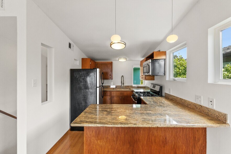 More Photos Of 620 Golden Gate Ave, Richmond Apartments For Sale