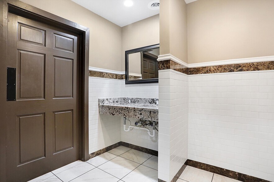 More Photos Of 35 S Main St, Batesville Warehouse For Sale