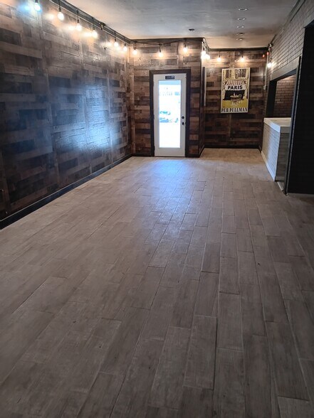 More Photos Of 101 E Carson St, San Antonio Restaurant For Sale