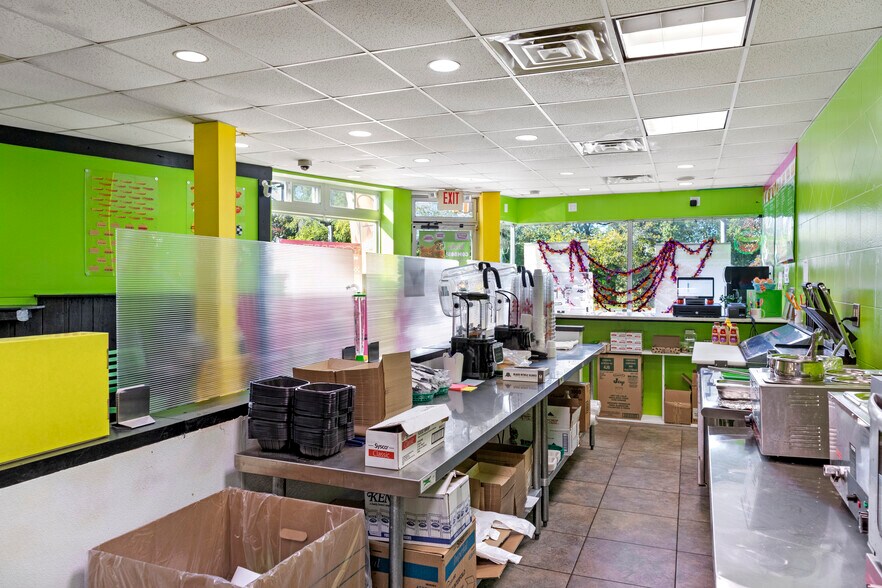 More Photos Of 78-88 Bayville Ave, Bayville Storefront Retail Residential For Lease