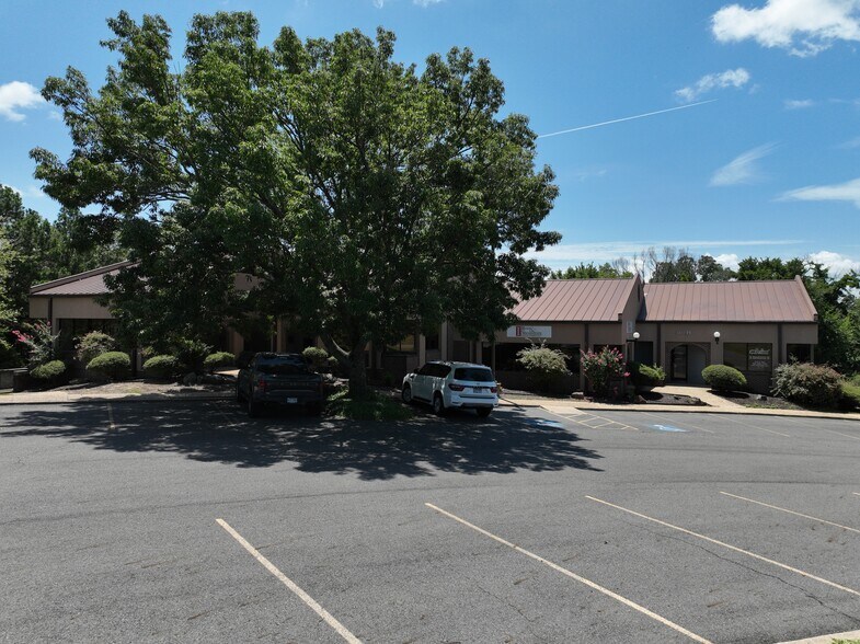 More Photos Of 106 Ridgeway St, Hot Springs National Park Office For Lease