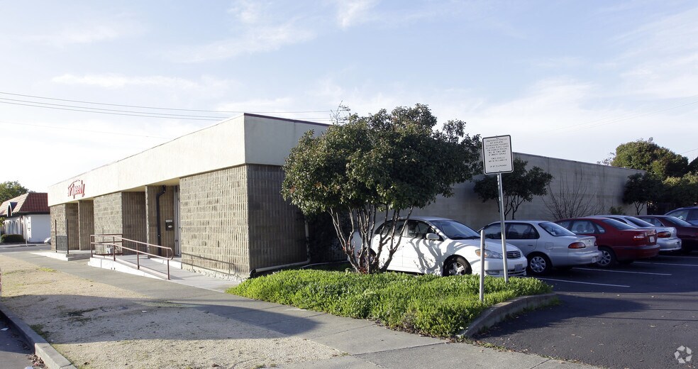 More Photos Of 1122-1126 Missouri St, Fairfield Office For Sale