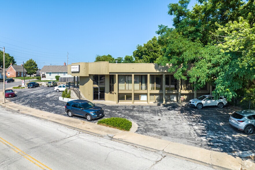 More Photos Of 136 E Walnut St, Independence Office For Lease