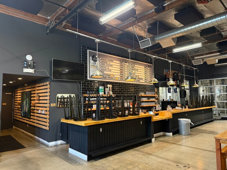 More Photos Of 3083 N Lima St, Burbank Warehouse For Sale