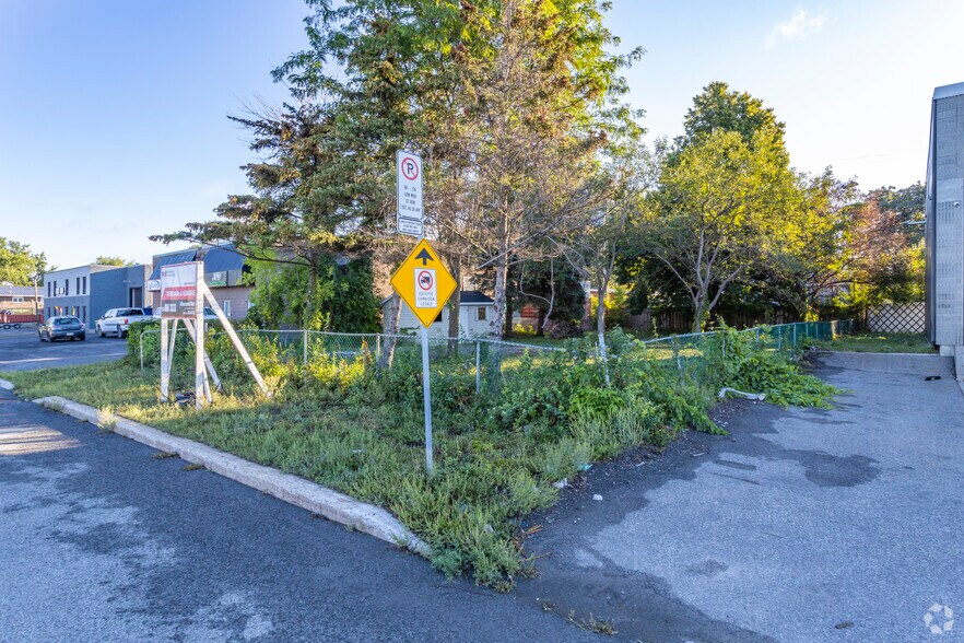 More Photos Of 50 Rue De La Pointe-Langlois, Laval Land For Lease