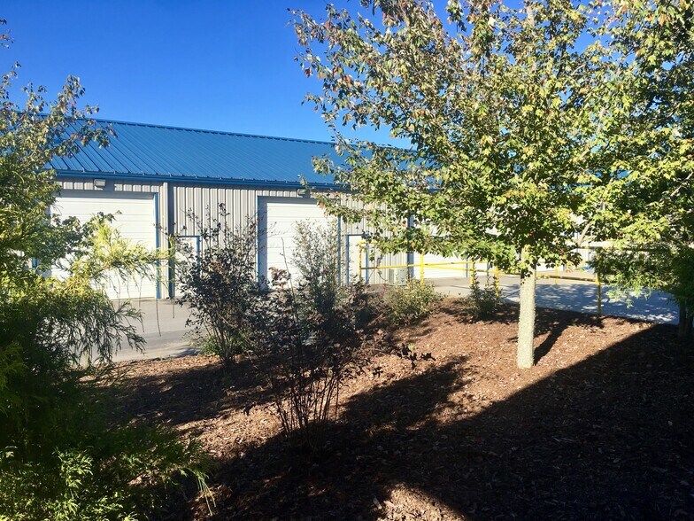 More Photos Of 6 Celtic Dr, Arden Warehouse For Lease