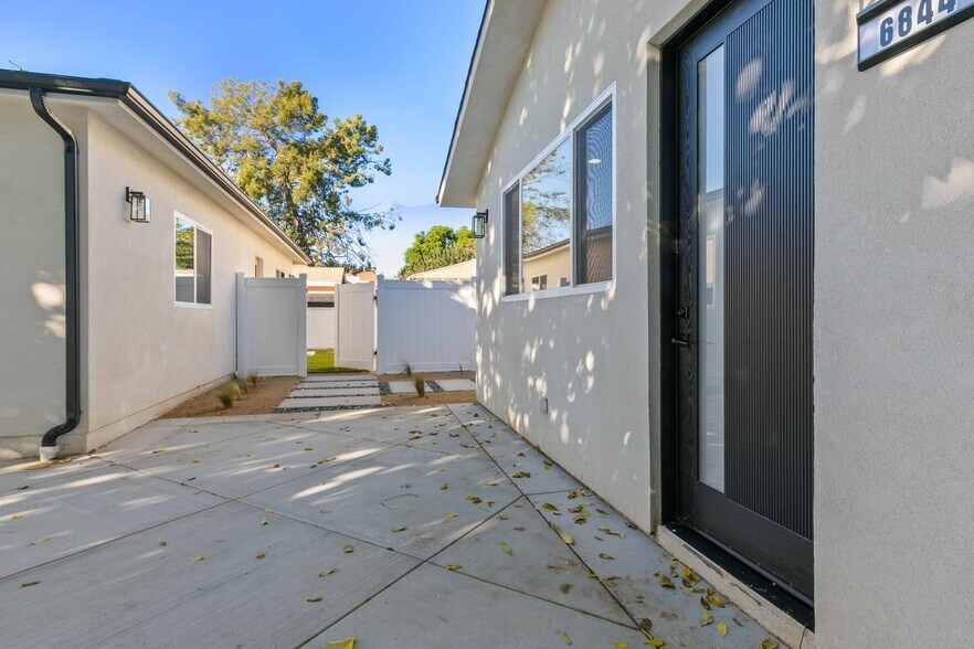More Photos Of 6842 Cedros Ave, Van Nuys Apartments For Sale