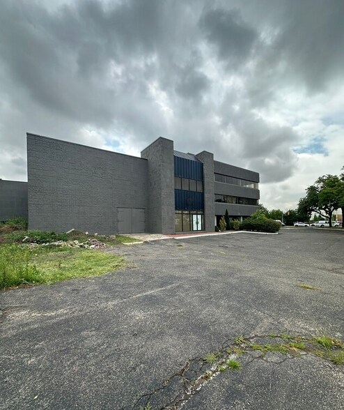 More Photos Of 24 Meadowlands Pky, Secaucus Office For Sale