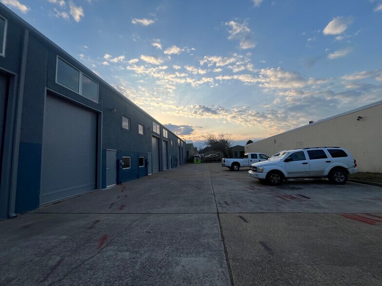 More Photos Of 121 Sykes Ave, Virginia Beach Warehouse For Lease