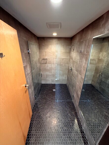 More Photos Of 28975 Grand River Ave, Farmington Hills Auto Dealership For Sale