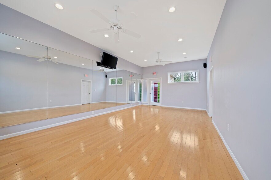 More Photos Of 1221 Ocean St, Marshfield Flex For Sale