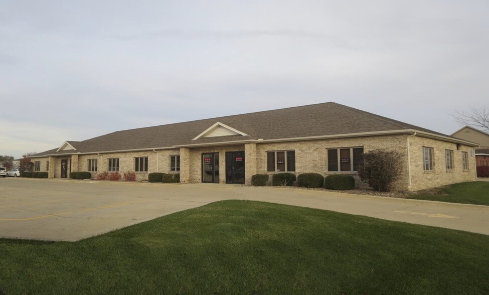 Primary Photo Of 1014 Ekstam Dr, Bloomington Office For Lease