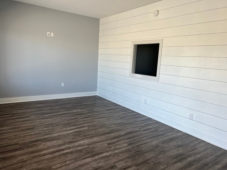 More Photos Of 1407 NW Broad St, Murfreesboro Freestanding For Lease