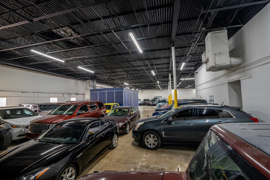 More Photos Of 1365 Regal Row, Dallas Distribution For Sale