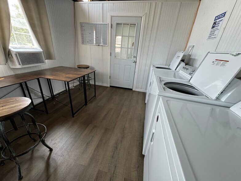 More Photos Of 12800 TX-110, Tyler Trailer Camper Park For Sale