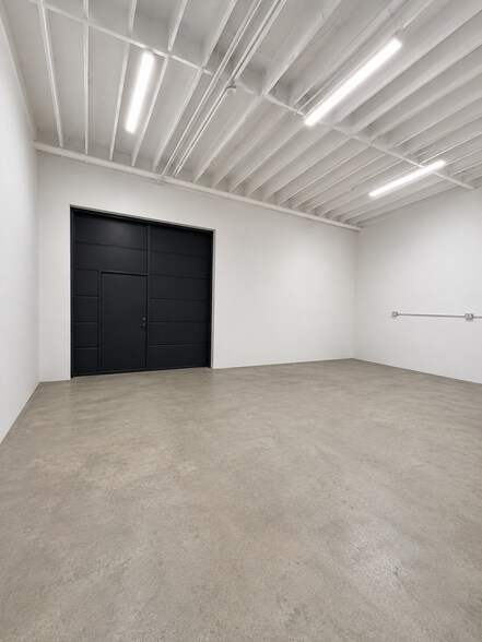 More Photos Of 14750 Arminta St, Panorama City Manufacturing For Lease
