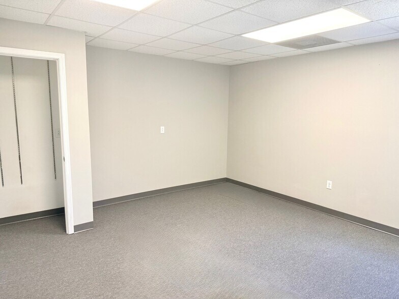 More Photos Of 5841 State Highway K St, Cape Girardeau Warehouse For Lease