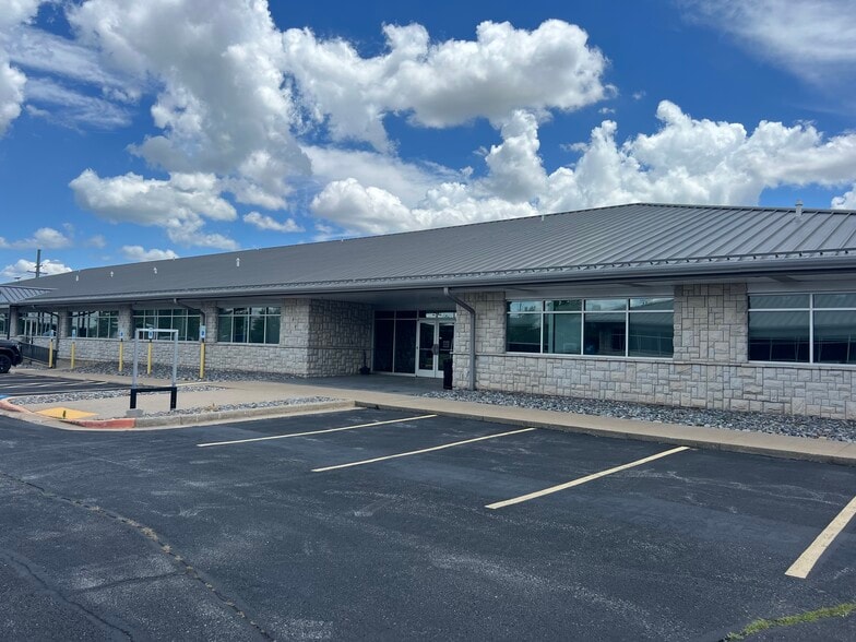 More Photos Of 2501 Technology Dr, Bentonville Unknown For Lease