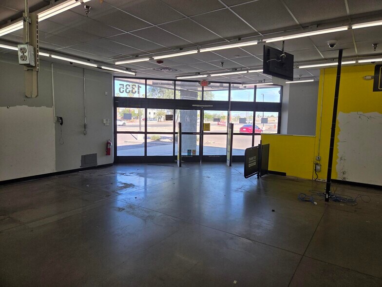 More Photos Of 1335 W Ajo Way, Tucson Freestanding For Sale