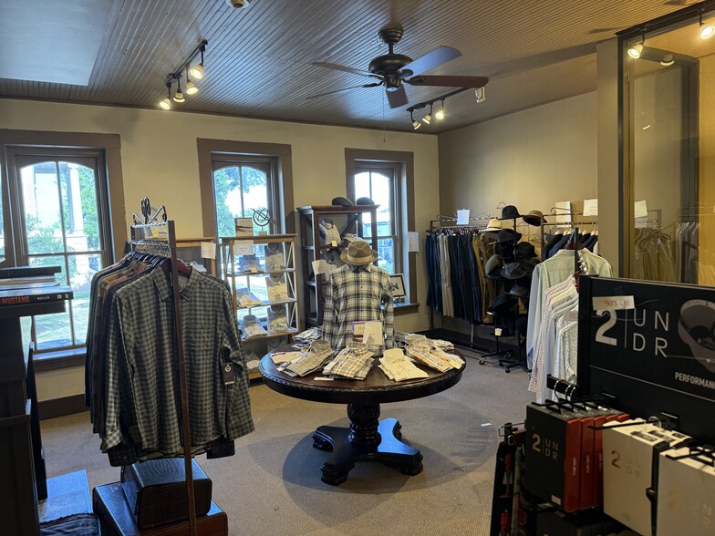 More Photos Of 714 S Austin Ave, Georgetown Storefront Retail Office For Lease