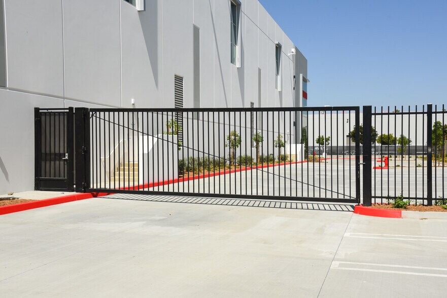 More Photos Of 17451 Von Karman Ave, Irvine Warehouse For Lease