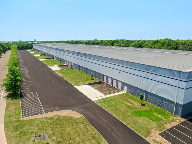 More Photos Of 145 Candlewood Rd, Bay Shore Warehouse For Lease
