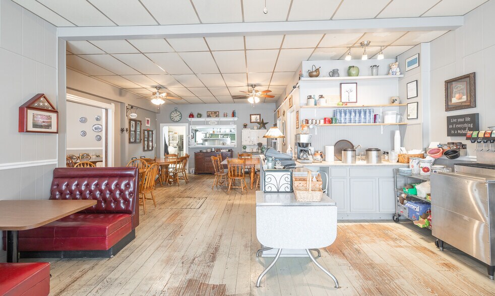 More Photos Of 305 S Alvarado Ave, Belle General Retail For Sale