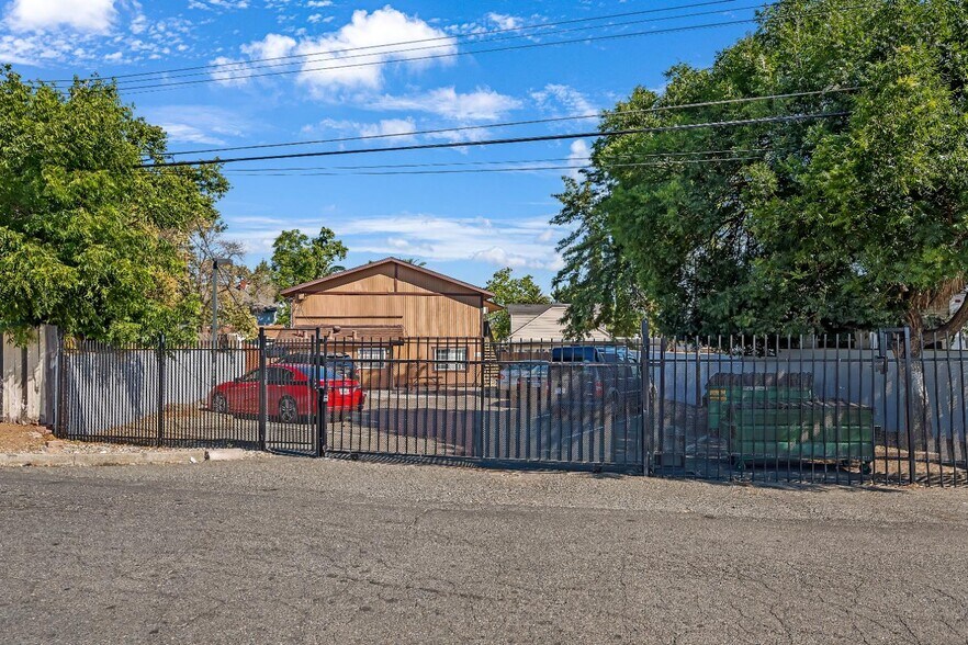 More Photos Of 2944 Del Paso Blvd, Sacramento Apartments For Sale