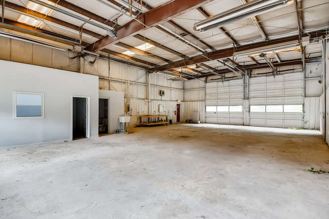 More Photos Of 973-979 Sheppard Rd, Stone Mountain Showroom For Sale