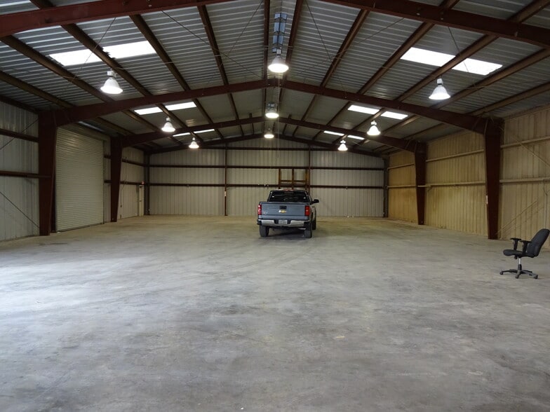 More Photos Of 11455 Brooklyn St, Houston Warehouse For Lease
