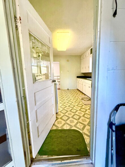 More Photos Of 9278 N Highway 77, Lexington Flex For Sale