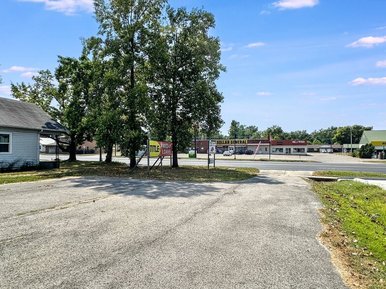 More Photos Of 1112 S Park Ave, Herrin Office For Lease