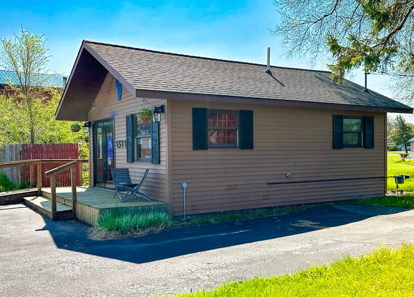 More Photos Of 1511 Hubert Rd, Hubbard Lake Freestanding For Sale