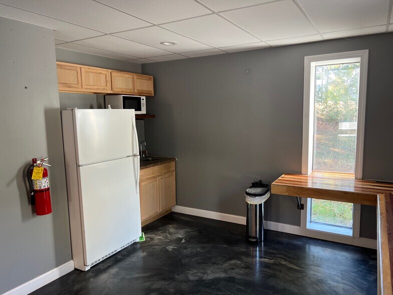 More Photos Of 263 Hightower Pky, Dawsonville Industrial For Lease