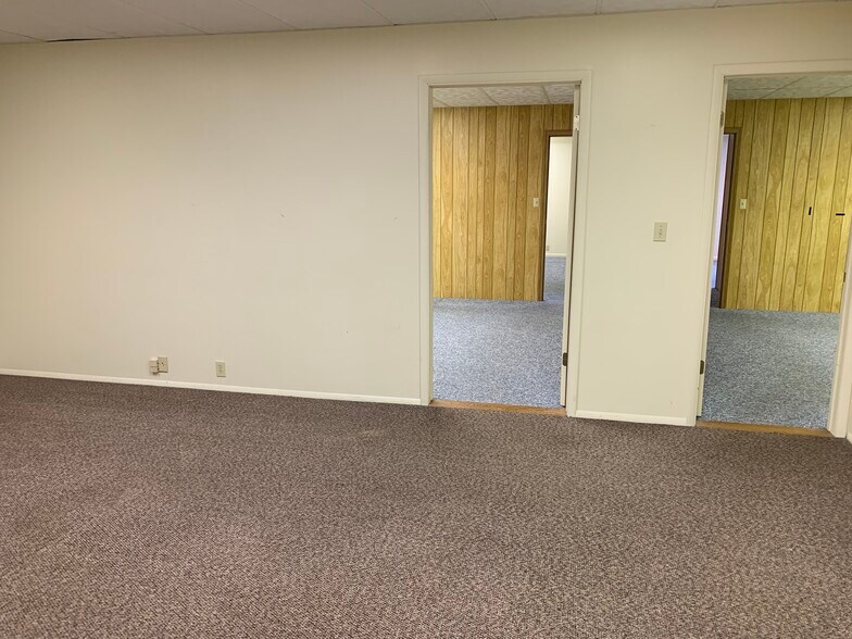 More Photos Of 817 Kilbourne St, Bellevue Medical For Lease